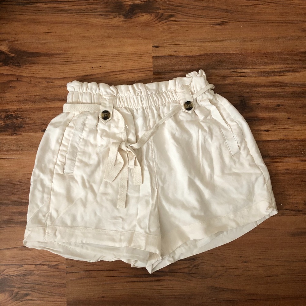 American Eagle Flowy linen shorts